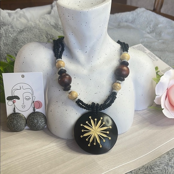 Black and Gold Necklace with Textured Beads and Starburst Pendant - Picture 1 of 4